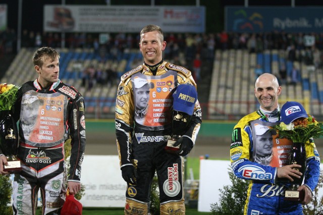 Rybnik, 5 maja 2012. Turniej Pamięci Łukasza Romanka wygrał Andreas Jonsson. Żużlowcy obu lubuskich klubów na podium - Niels Kristian Iversen ze Stali Gorzów, a trzeci Tomasz Gollob także ze Stali.

Więcej zdjęć TUTAJ