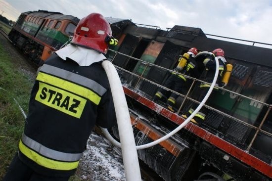 Pożar lokomotywy w Mysłowicach. Są objazdy dla linii 931 [ZDJĘCIA]