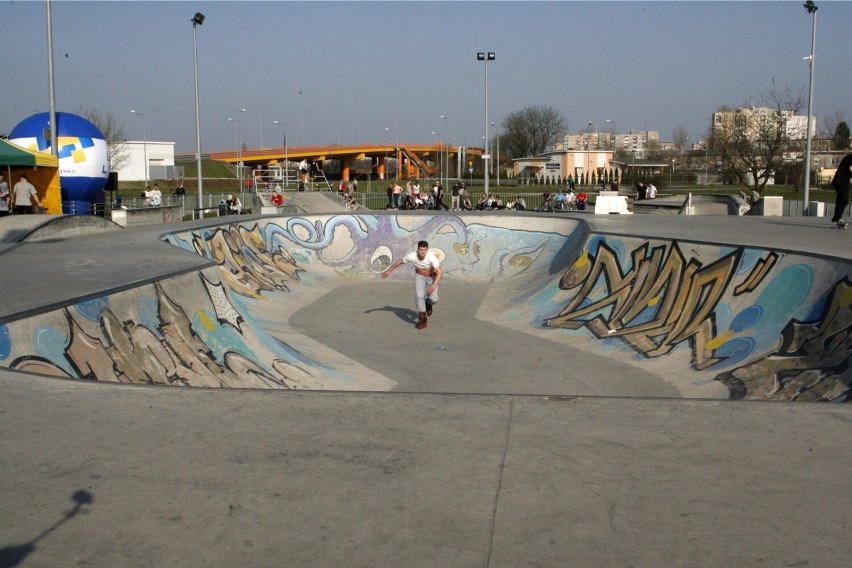 Skatepark w Parku Bielańskim w Legnicy zostanie rozbudowany. Powstanie tu dwupoziomowa minirampa