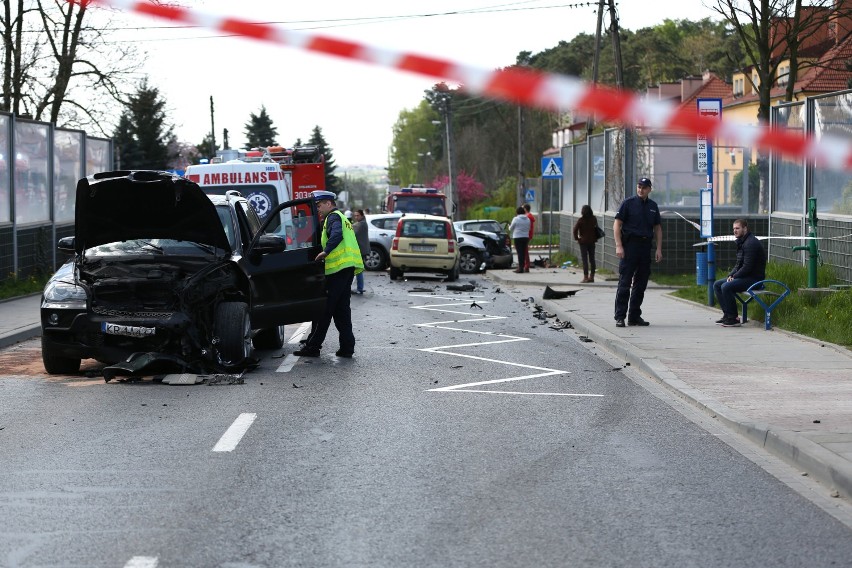 Wypadek w Krakowie. Zderzyły się dwa samochody na ul. Księcia Józefa [ZDJĘCIA, WIDEO]