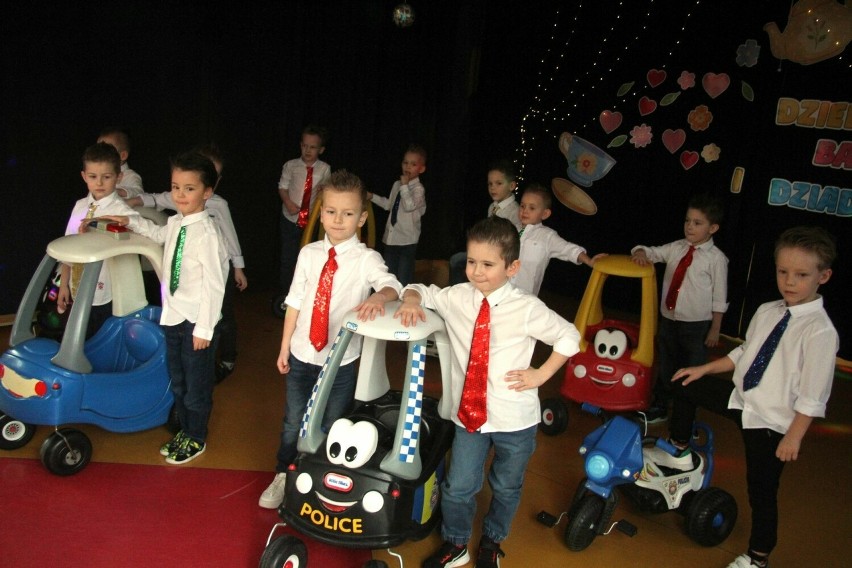 Piękne święto w Przedszkolu Samorządowym numer 40 w Kielcach. Dzieci przygotowały atrakcje dla babć i dziadków