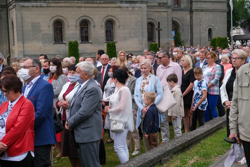 Procesja Bożego Ciała wokół kościoła Św. Jana w Pniewach [ZDJĘCIA]