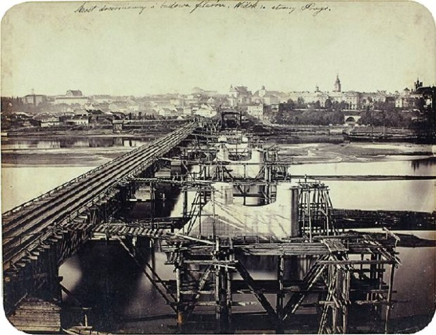 Historia mostu Kierbedzia. Pierwsza stalowa przeprawa w Warszawie była wysadzana dwukrotnie. Jej elementy służą do dzisiaj