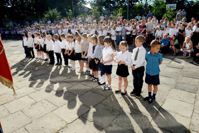 Pamiątkowe zdjęcia naszego fotoreportera z rozpoczęcia szkolnej przygody