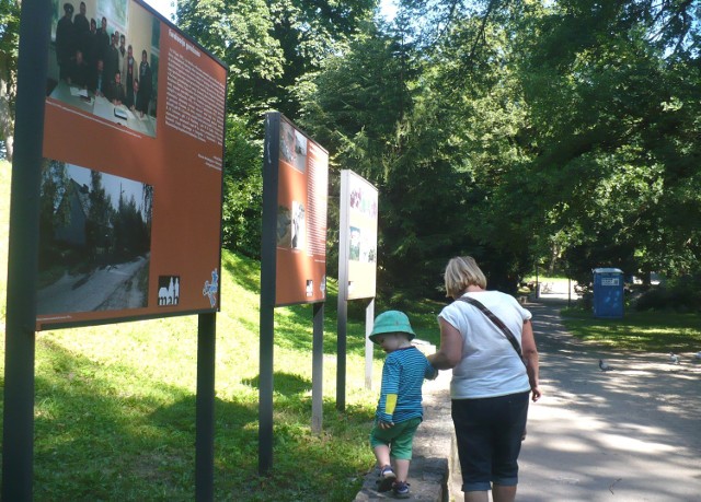 Plenerową wystawę "Samoloty nad Stargardem" można oglądać do końca września.