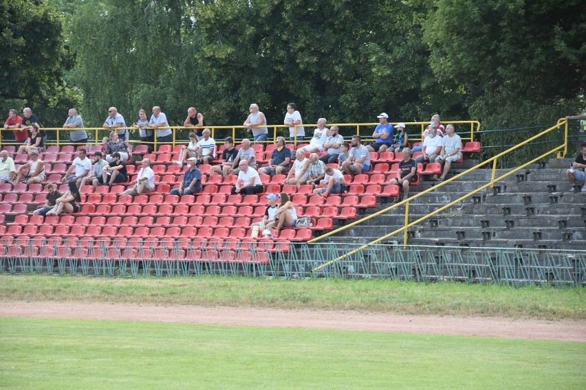 Zmiany na Stadionie Miejskim w Starachowicach. Jest nowe wyposażenie i odczarowane boisko (ZDJĘCIA)