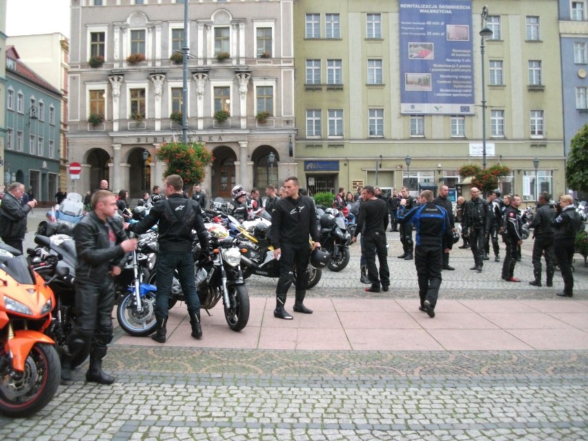 Parada motocyklistów w Wałbrzychu prezentem urodzinowym dla chorego chłopca