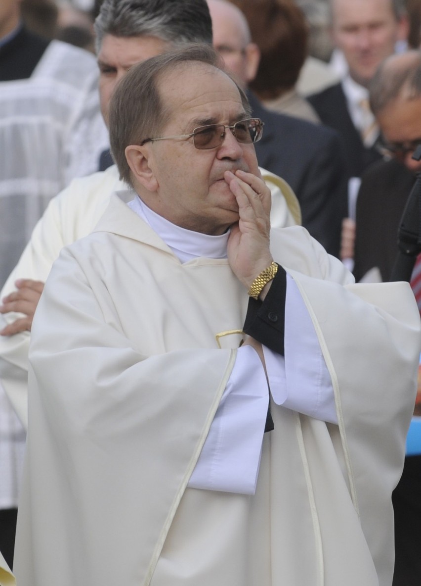 Ojciec Tadeusz Rydzyk w Porcie Drzewnym w Toruniu stworzył...