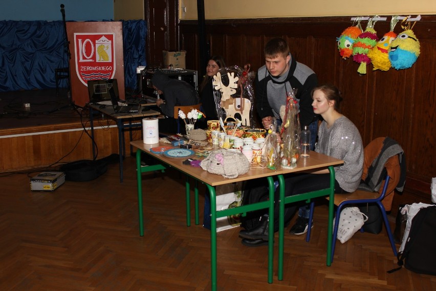 Akcja zbierania funduszy na hospicjum stacjonarne w lęborskim I LO ZDJĘCIA