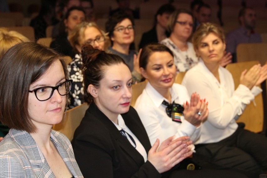 Konferencja w Akademii WSB zgromadziła wielu uczestników,...