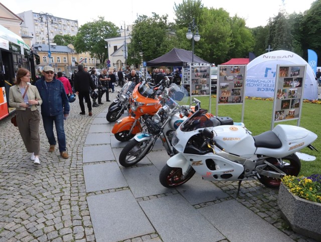 Wielu radomian przyszło w sobotę na placu Corazziego na wystawę motocykli i oddać krew dla potrzebujących.