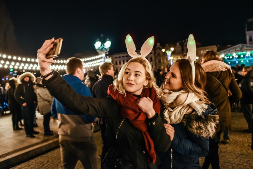 01.01.2019  bydgoszcz sylwester na ulicy mostowej plac...