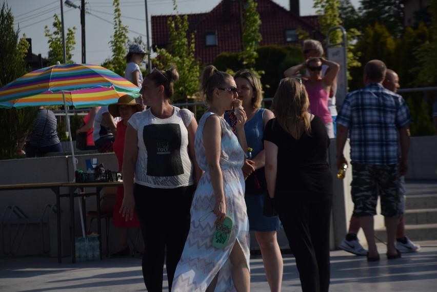 Piknik w stylu PRL w Łazach. Otwarto skwer na osiedlu Podlesie FOTO