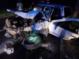 Wypadek na drodze z Tarnowa Pałuckiego do Łekna. Samochód uderzył w drzewo 