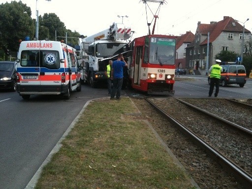 Wypadek tramwaju w Gdańsku. Ciężarówka wjechała w tramwaj [WIDEO]