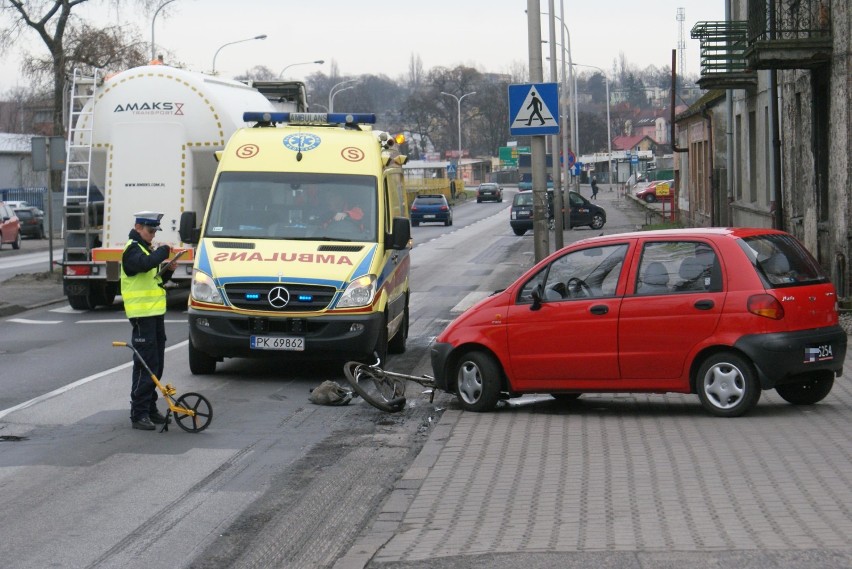 Wypadek w Kaliszu. Potrącenie rowerzysty na alei Wojska Polskiego [FOTO, WIDEO]