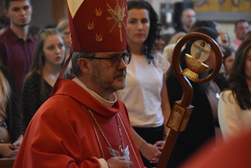 Do sakramentu przystąpiła młodzież z parafii pw....