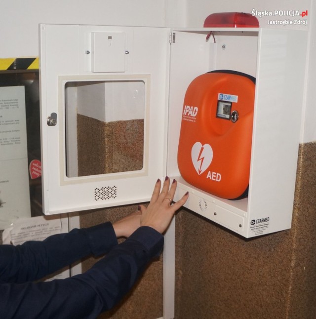 Jastrzębie: nowy defibrylator w komendzie