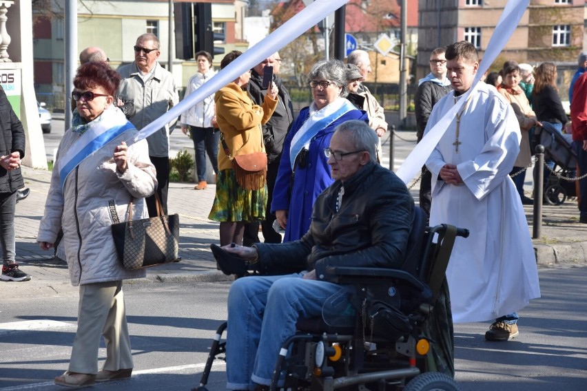 Gniezno: Niedzielna procesja z Obrazem Matki Boskiej Jasnogórskiej przeszła ulicami miasta [24.04.2022]