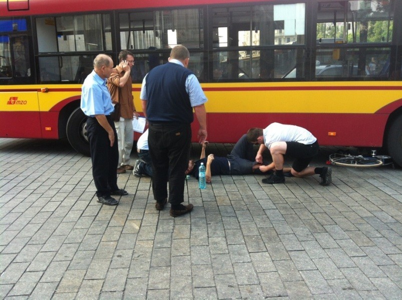 Rowerzysta potrącony na Krakowskim Przedmieściu (ZDJĘCIA)
