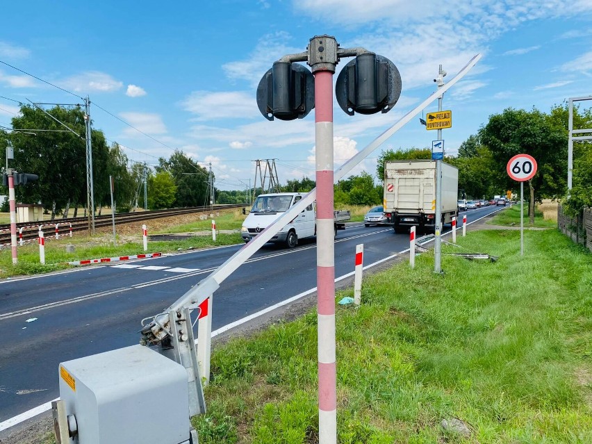 Wypadek kolejowy w Wymysłowie. Pociąg zderzył się z...