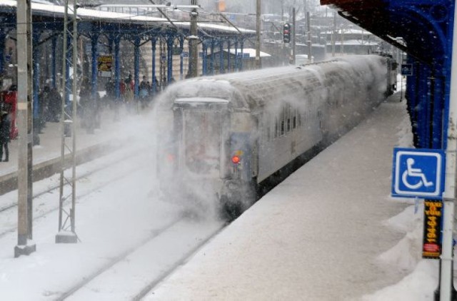 Fatalne warunki pogodowe na południu Polski sprawiły, że pociąg ...