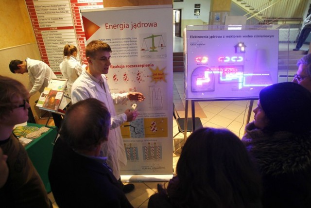 Atomowy autobus w Szczecinie: Przekonywali, że elektrownie jądrowe są bezpieczne