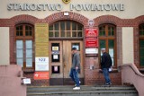 Głogów: Radny Radomski apeluje do starosty, by usprawnić obsługę mieszkańców w starostwie powiatowym 