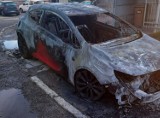 Pożar w Mysłowicach. Spaliło się 5 samochodów i kosz na odpady. Co było przyczyną?