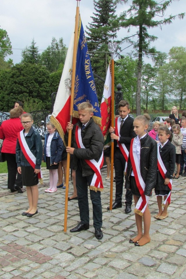 Brąszewice. Szkoła podstawowa świętowała rocznicę nadania imienia Jana Pawła II