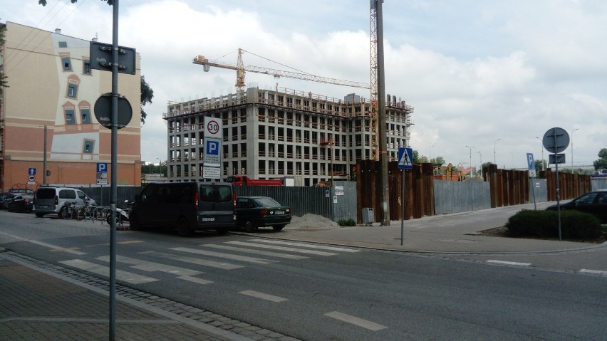 City Forum powstaje przy placu Wróblewskiego
