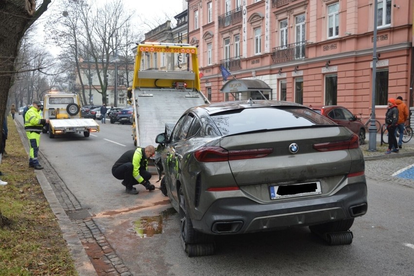 Pijany kierowca przy Hotelu Europejskim w Radomiu staranował dziesięć aut. Znany przedsiębiorca usłyszał wyrok