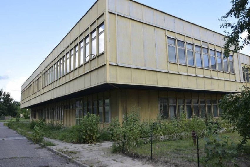 Ten budynek w Skierniewicach znali wszyscy. Dawny budynek urzędu skarbowego przeszedł do historii...