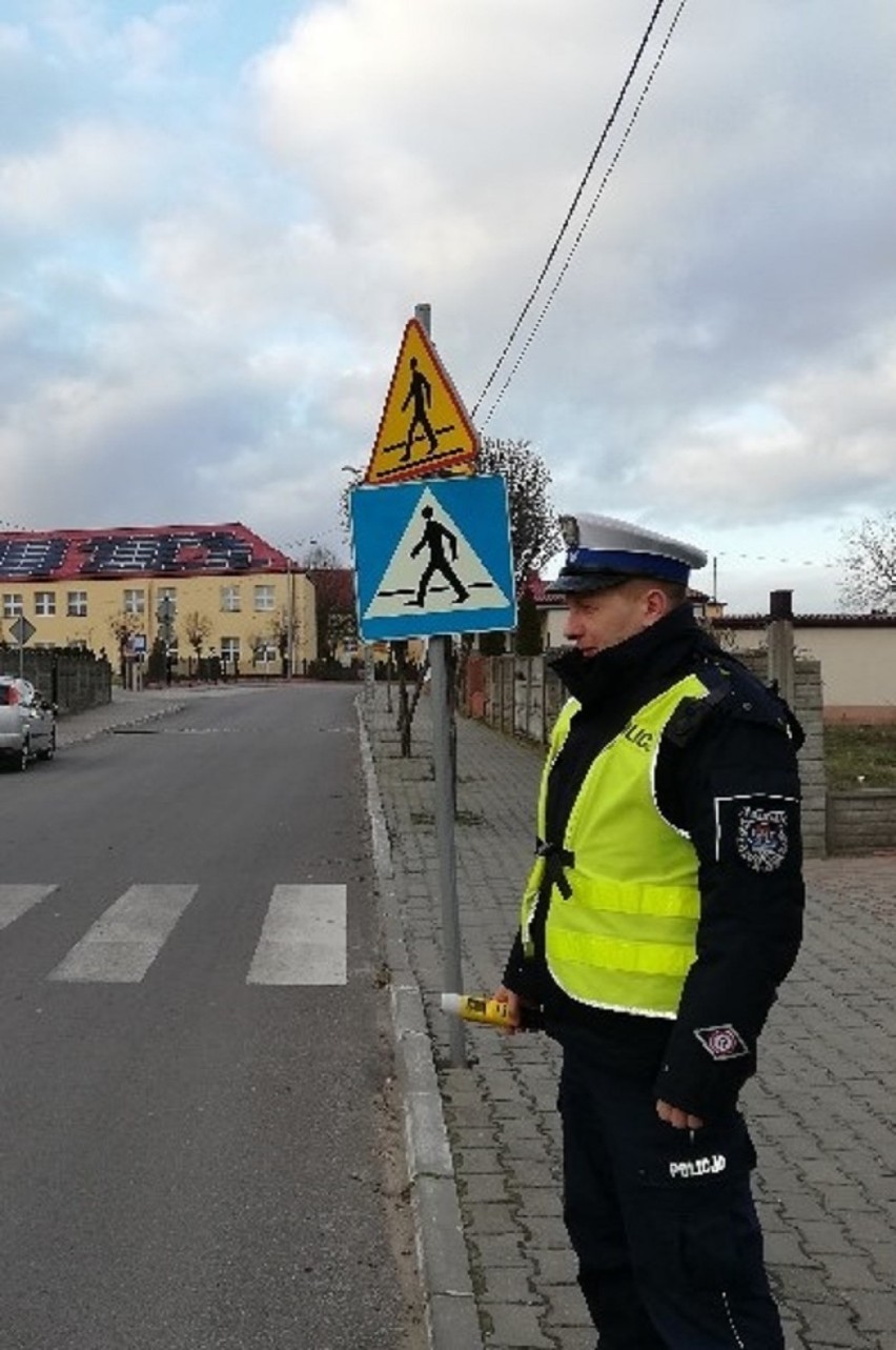 "Bezpieczny pieszy" na drogach we Włocławku. Policjanci ujawnili 69 wykroczeń, ale wlepili tylko 8 mandatów