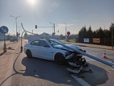 Prawie dwa promile i szybkie BMW. To nie mogło skończyć się dobrze. W Kole pijany kierowca wjechał w latarnię 