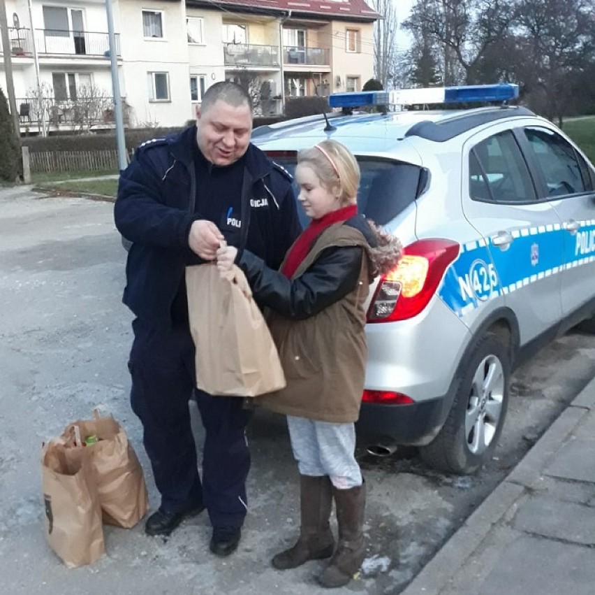 Niebiescy Mikołaje. Policjanci z Kolbud zorganizowali pomoc dla potrzebujących rodzin