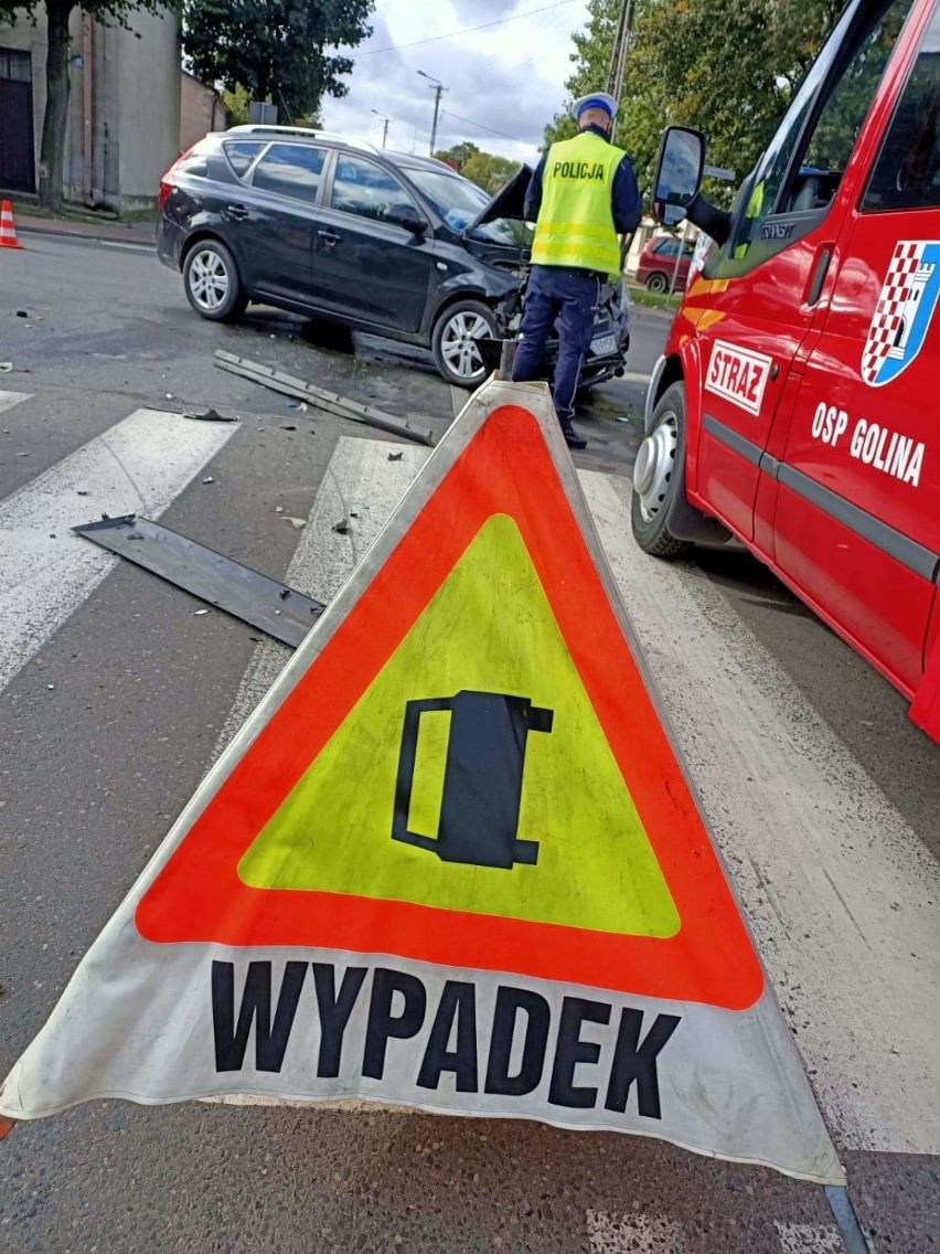 Wypadek  drogowego w Golinie. Kierujący busem nie zatrzymał się na znaku STOP