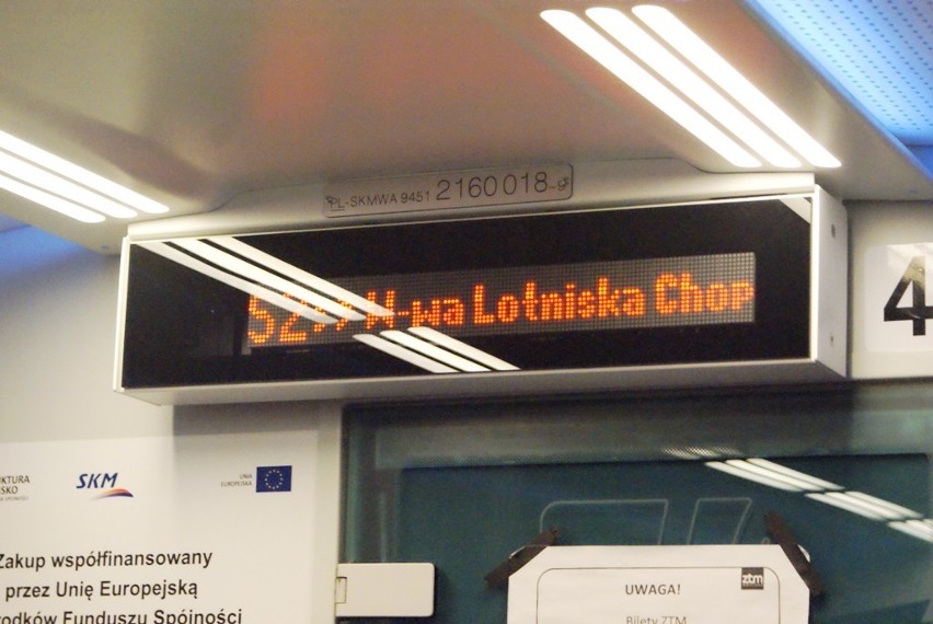 Na stację Warszawa Lotnisko Chopina wjechał pierwszy pociąg [ZDJĘCIA]