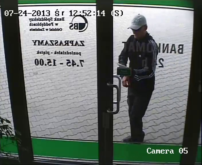 Napad na bank w Zadzimiu - zdjęcia z monitoringu