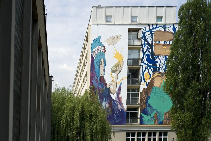 Mural na gmachu Instytutu Fizyki UJ.