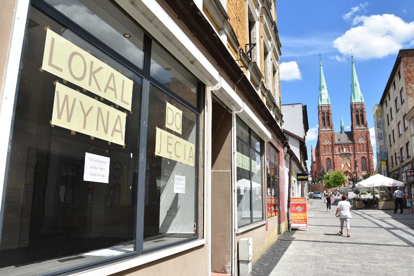 Wymiera rybnicki deptak. Powód? Pandemia czy niedziałająca fontanna obok bazyliki?