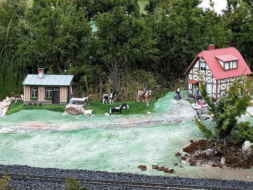 W Międzyzdrojach warto  odwiedzić Bałtycki Park Miniatur....