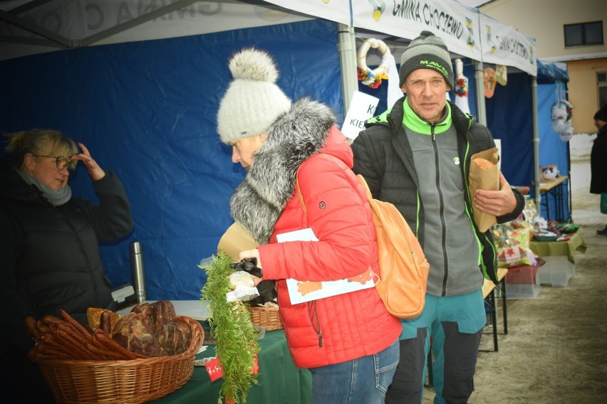 Moc atrakcji na Jarmarku Bożonarodzeniowym w Choczewie. Były konkursy, nagrody, św. Mikołaj i gorąca czekolada | ZDJĘCIA
