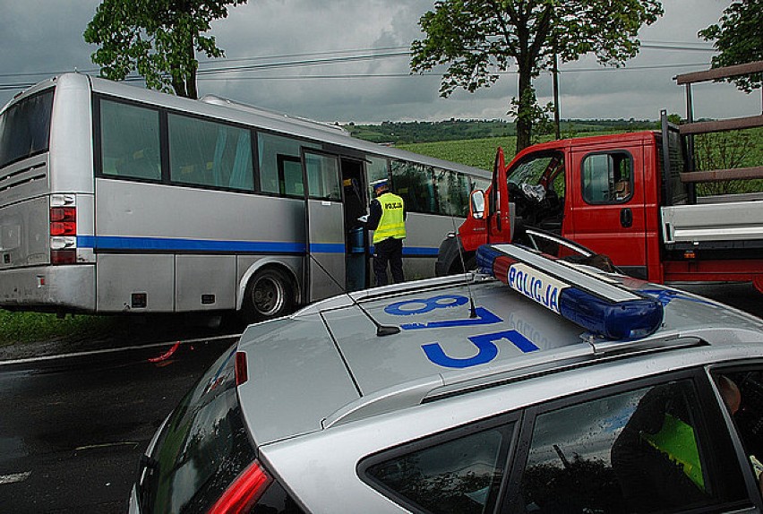 Wypadek w Skołyszynie. Autobus zderzył się z samochodem...