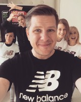 Filip Chajzer pobiegł dla Maciusia! New Balance przekaże około 40 tys. zł        