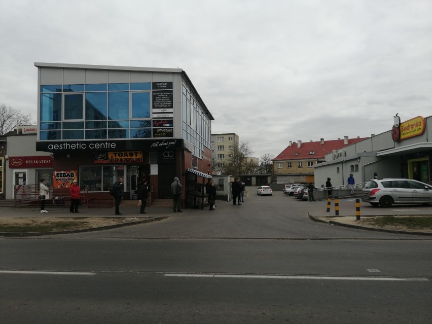 Duże kolejki pod marketami w Gorzowie. Co jeszcze zmieniło się w sklepach?
