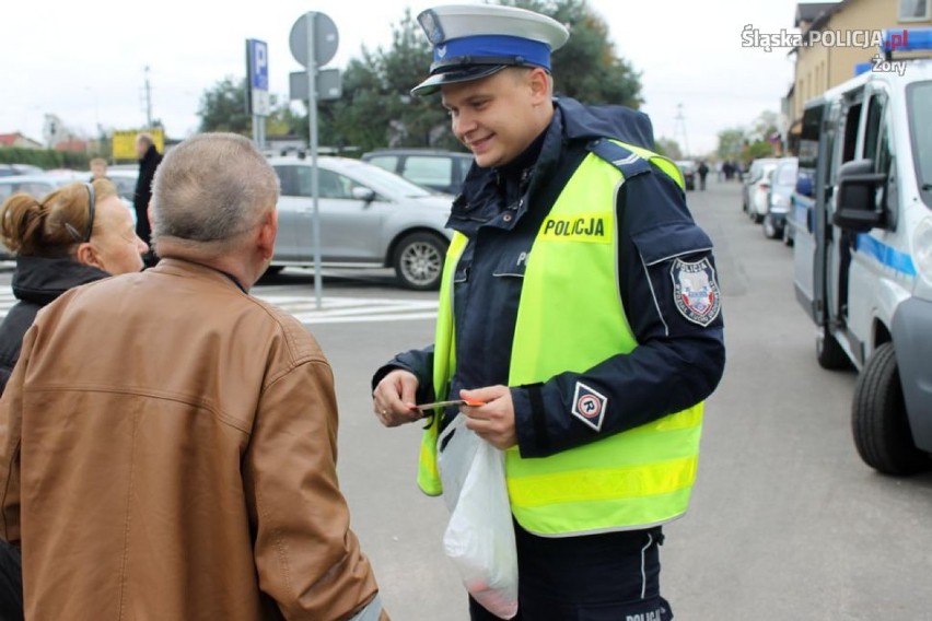 Pamiętaj o odblaskach w drodze na cmentarze 