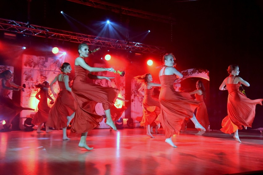 Na scenie wystąpiło ponad 250 tancerzy ze Skwierzyny,...