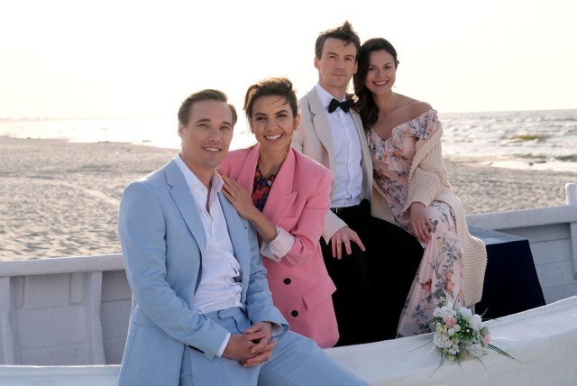 Aktorzy serialu "M jak miłość" pojawili się w godzinach popołudniowych na plaży w Jantarze. Kręcono tu romantyczne sceny do kolejnych odcinków.