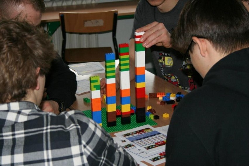 Klockonomia: studenci SGH uczą ekonomii klockami Lego